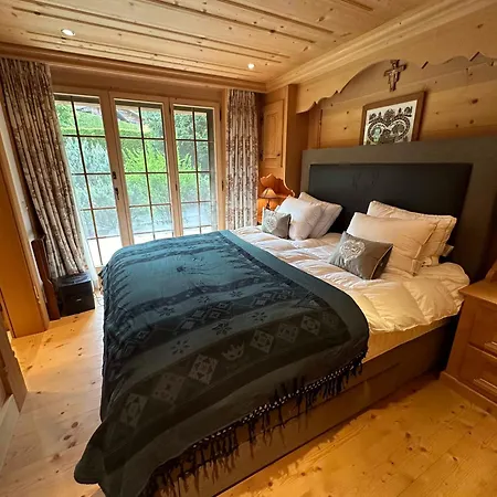 Luxurious Alpine Getaway At Park Apartament